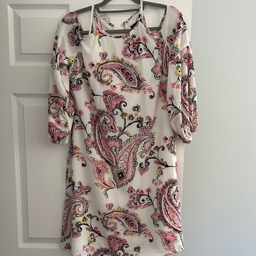 White cold-shoulder paisley print shift dress.